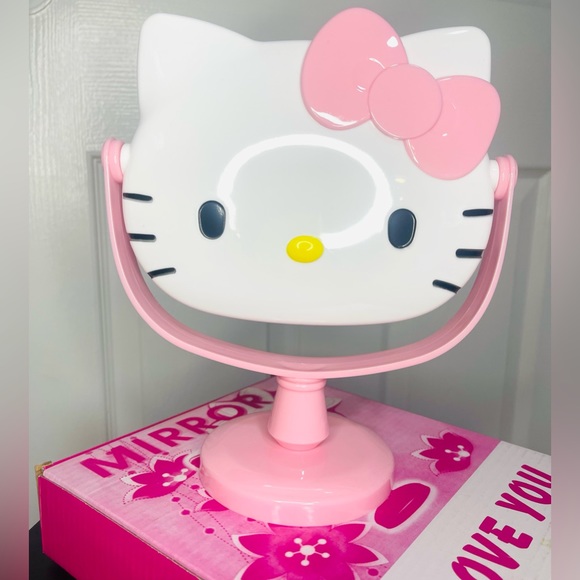- Hello kitty mirror ❤️ - Picture 3 of 5